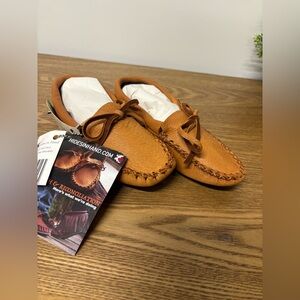 Hides in Hand | Youth Deerskin Leather Moccasins.